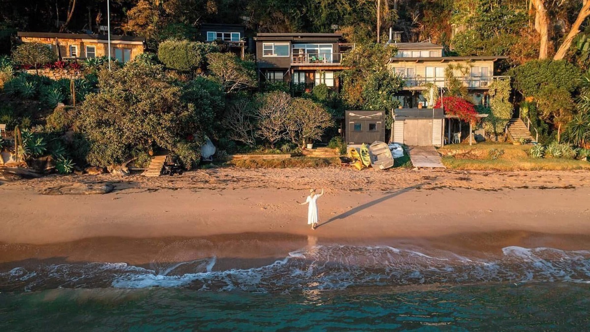 Great Mackerel Beach House | Beachfront Bliss - Mackerel Beach, right on the sand with spectacular views