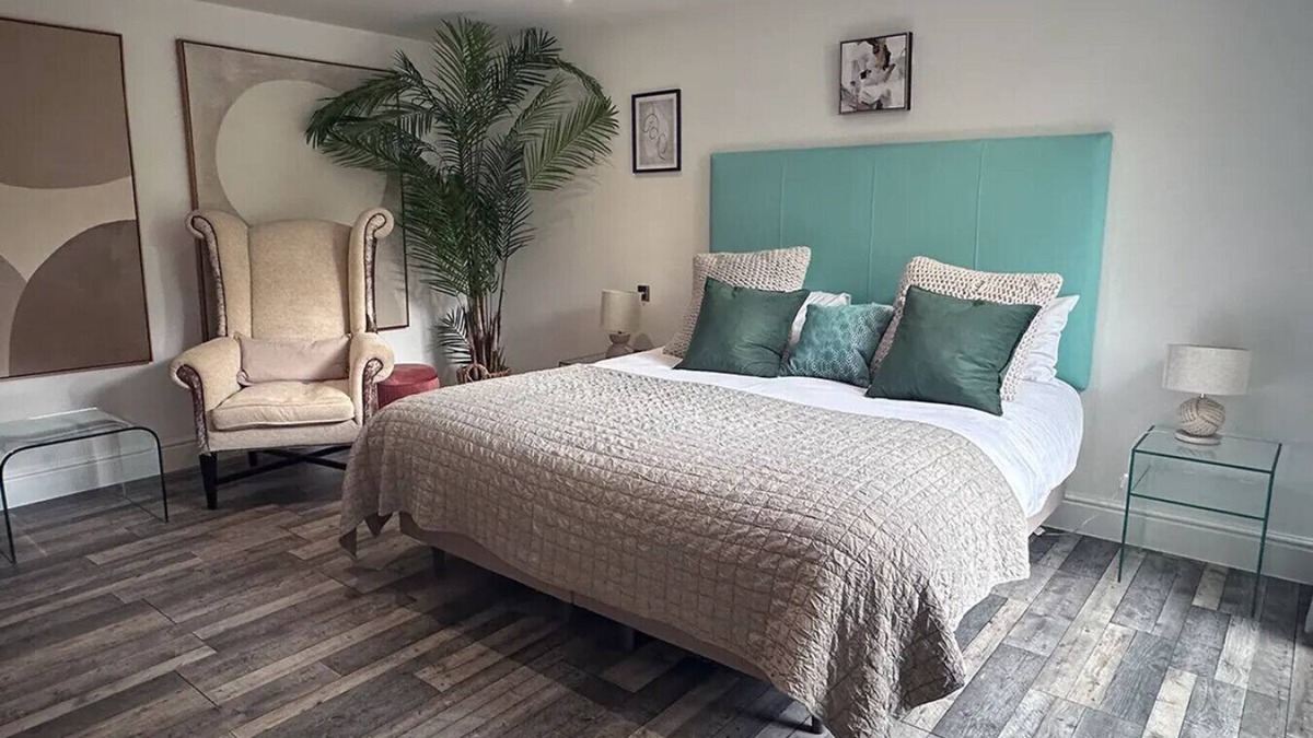 Penarth Hotel | Beachfront Balcony Oasis Room