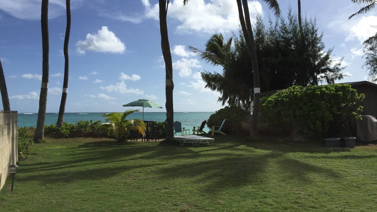 Lanikai Cottage | BEACHFRONT! Barefoot living on the best spot on Lanikai Beach!