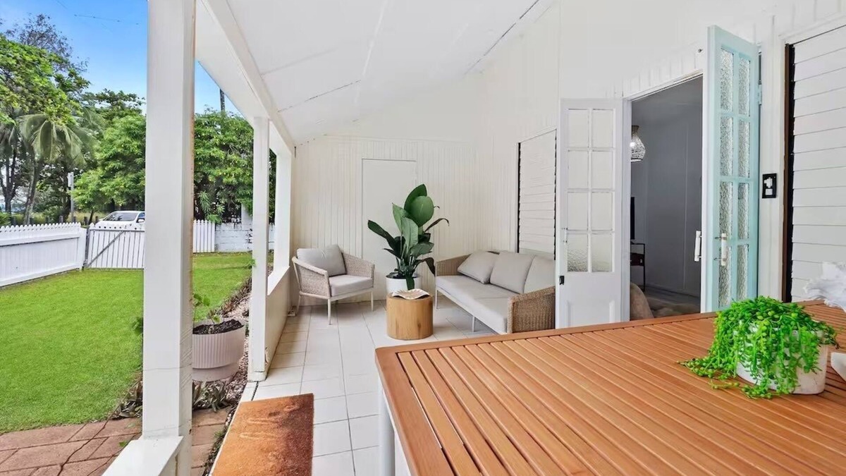 Yorkeys Knob House | Beachfront Bliss with Private Spa – Relax & Rejuvenate