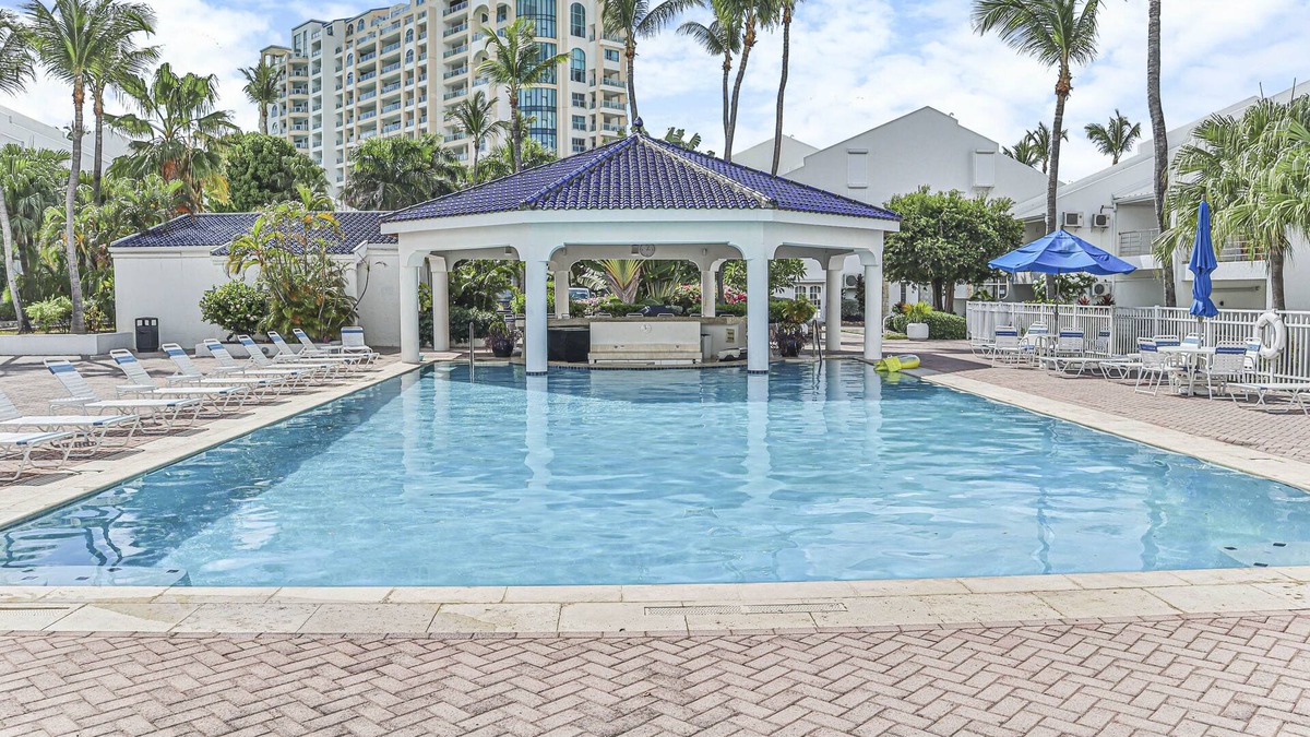 Maho Apartment | Beachfront Breeze Condo