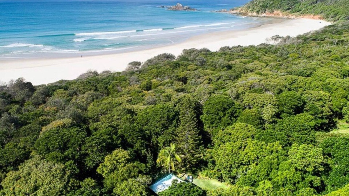 Broken Head House | Beachfront Bungalow at Byron Bay – Pet Friendly, Peaceful & Steps to the Sand