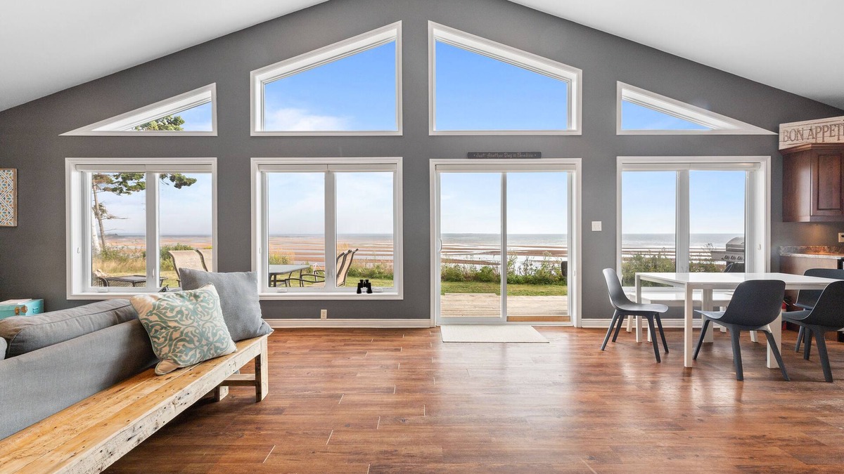 Stratford Cottage | Beachfront Chalet