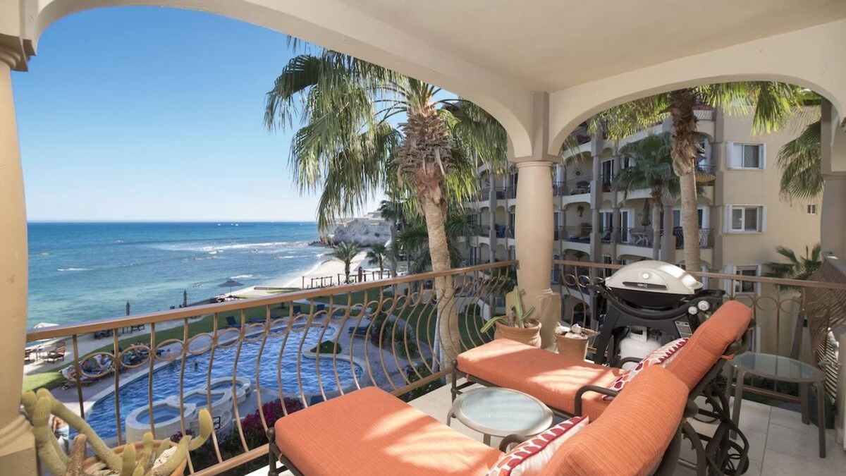 San Jose del Cabo Condo | Beachfront condo at the Rock. Surfers, beach lovers paradise.