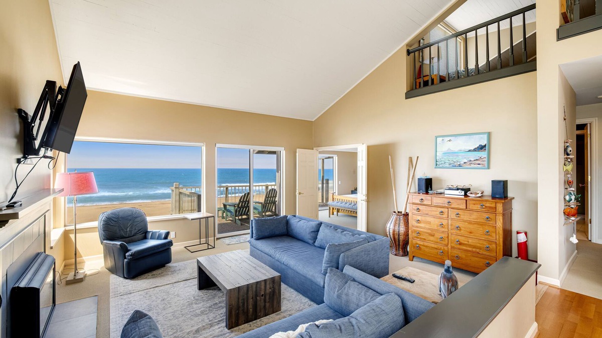 Lincoln Beach House | Beachfront Condo w/Amazing Ocean View, Fireplace, Shared Pool, & Tennis