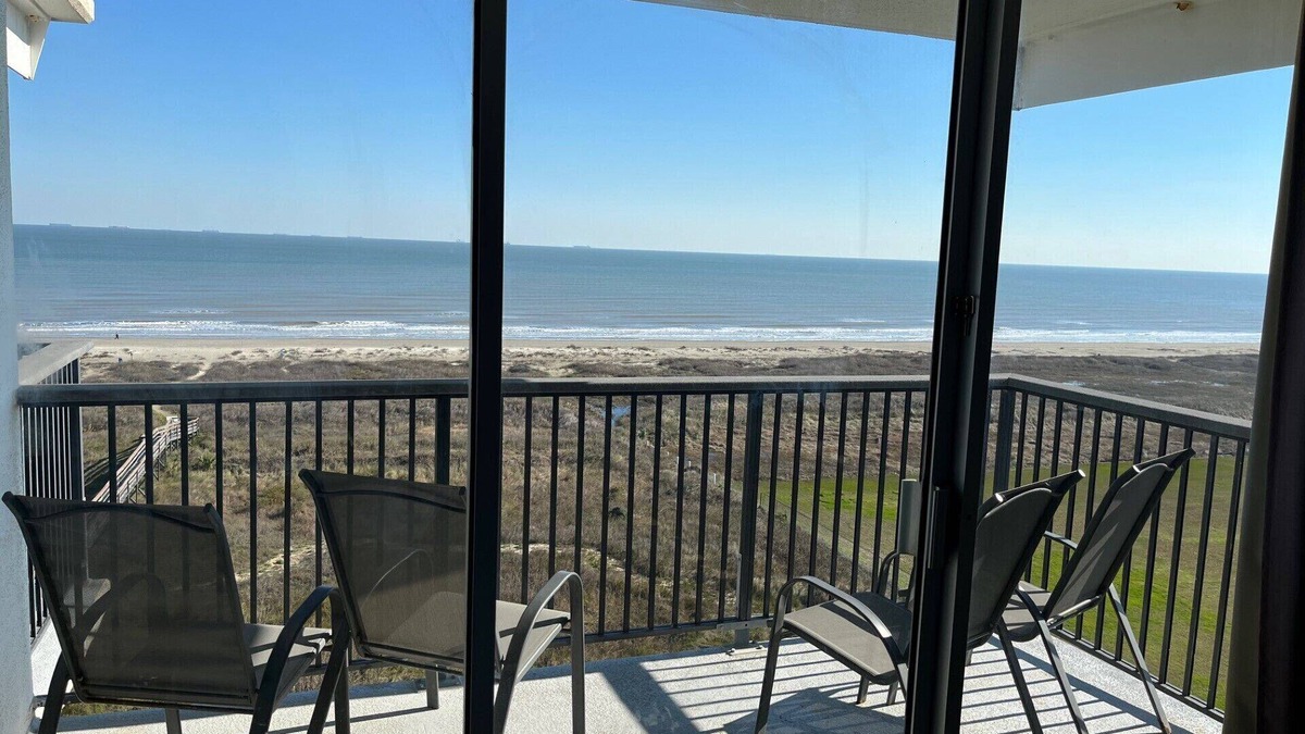 Galveston Condo | Beachfront Condo w/Ocean, Bay, & City Views! Private Beach Access!