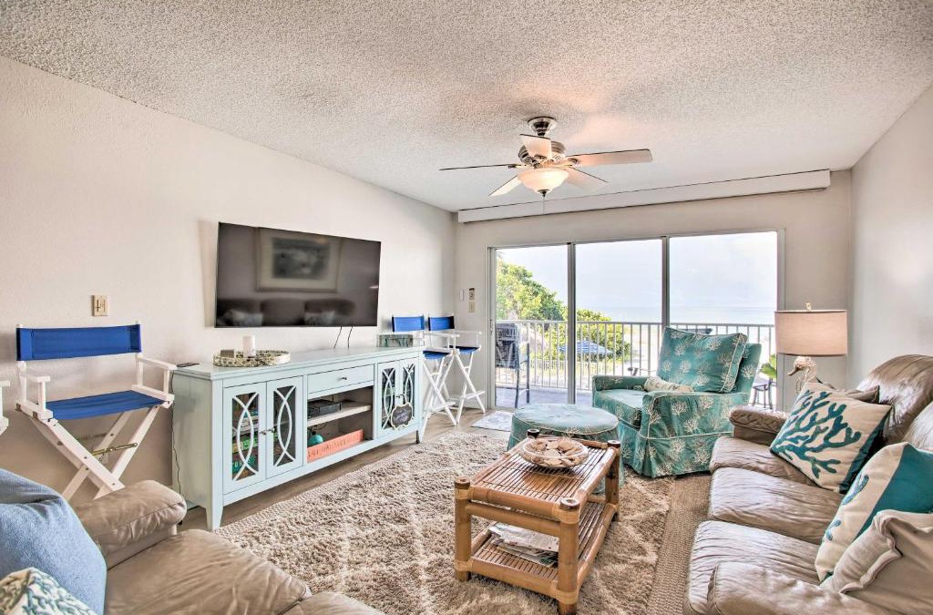 Redington Shores Apartment | Beachfront Condo with Pool in Redington Shores