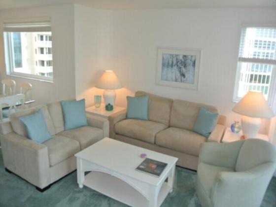 Park Shore Apartment | Beachfront Condo with Hot Tub