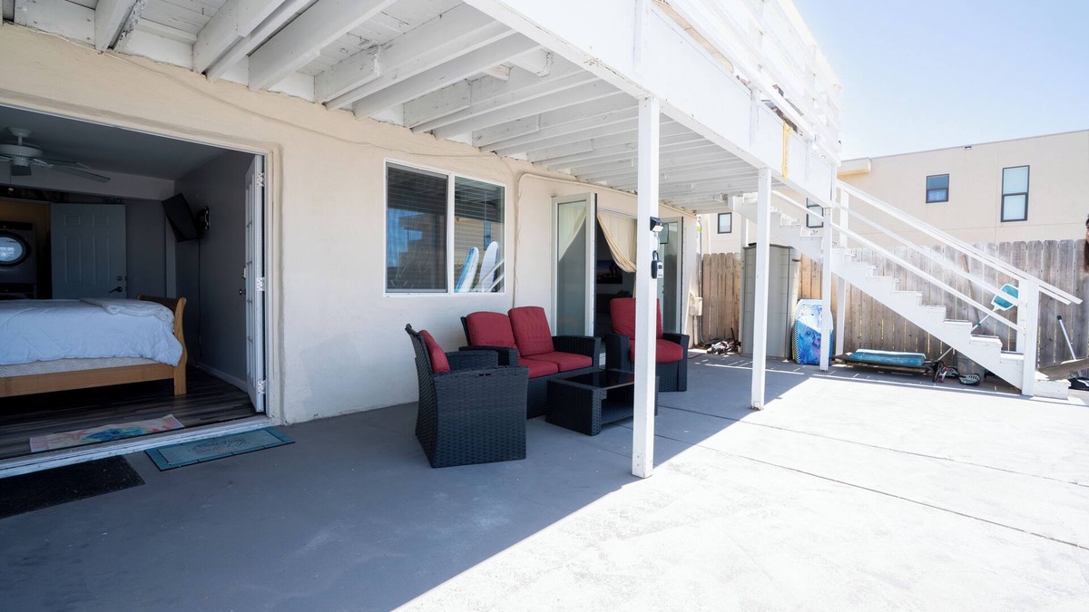 Townsite Cottage | BEACHFRONT COTTAGE LOWER UNT ON THE STRAND IN OCEANSIDE, TWO-BED AND ONE-BATH