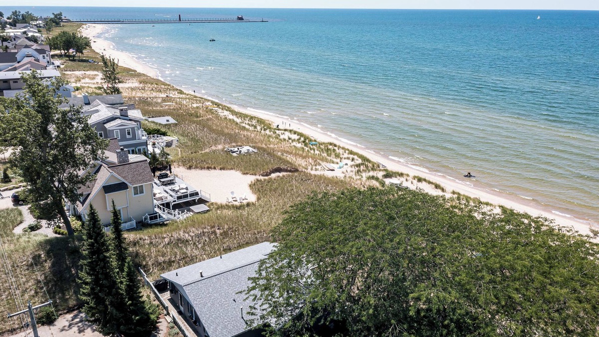 Spring Lake House | Beachfront cottage on North Shore Grand Haven