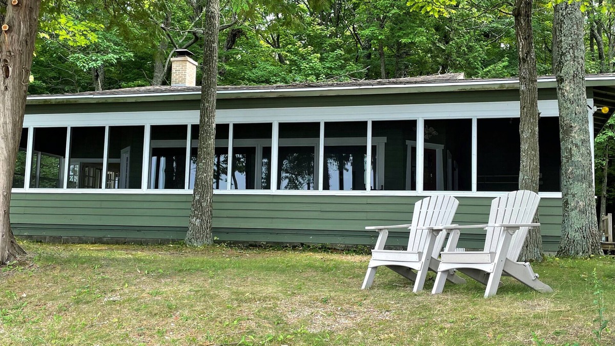 Sturgeon Bay House | Beachfront Cottage with Rustic Charm and Beautiful Sunsets in Sturgeon Bay