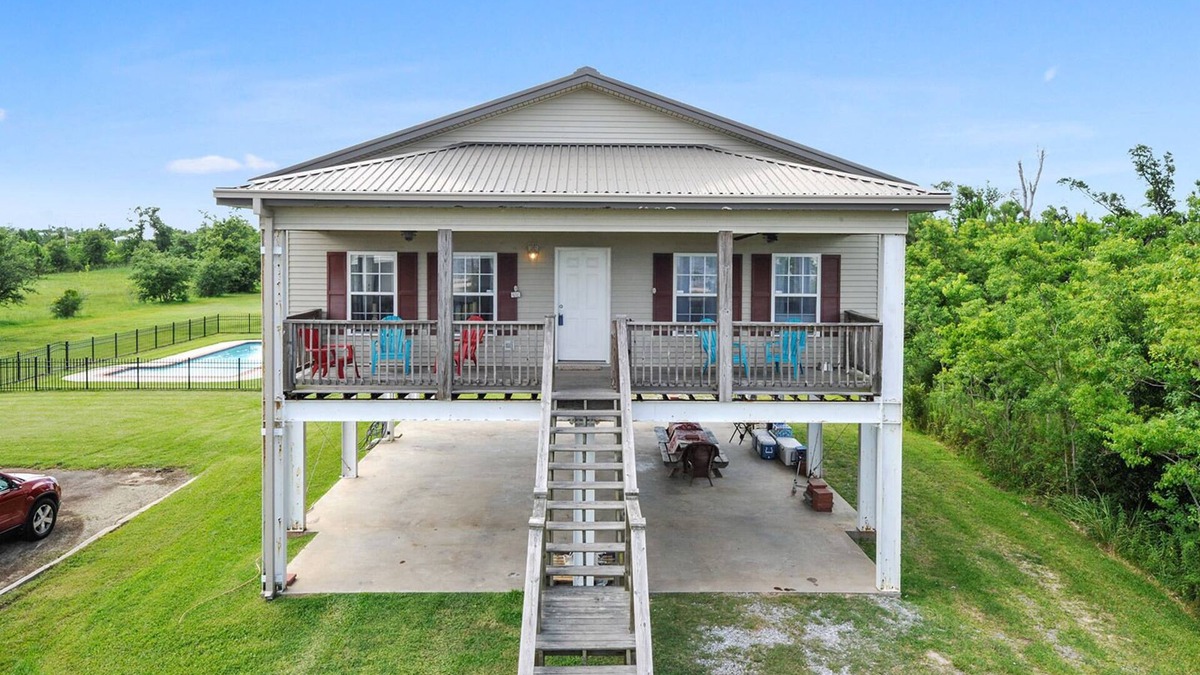 Waveland House | Beachfront cottage with pool perfect for families
