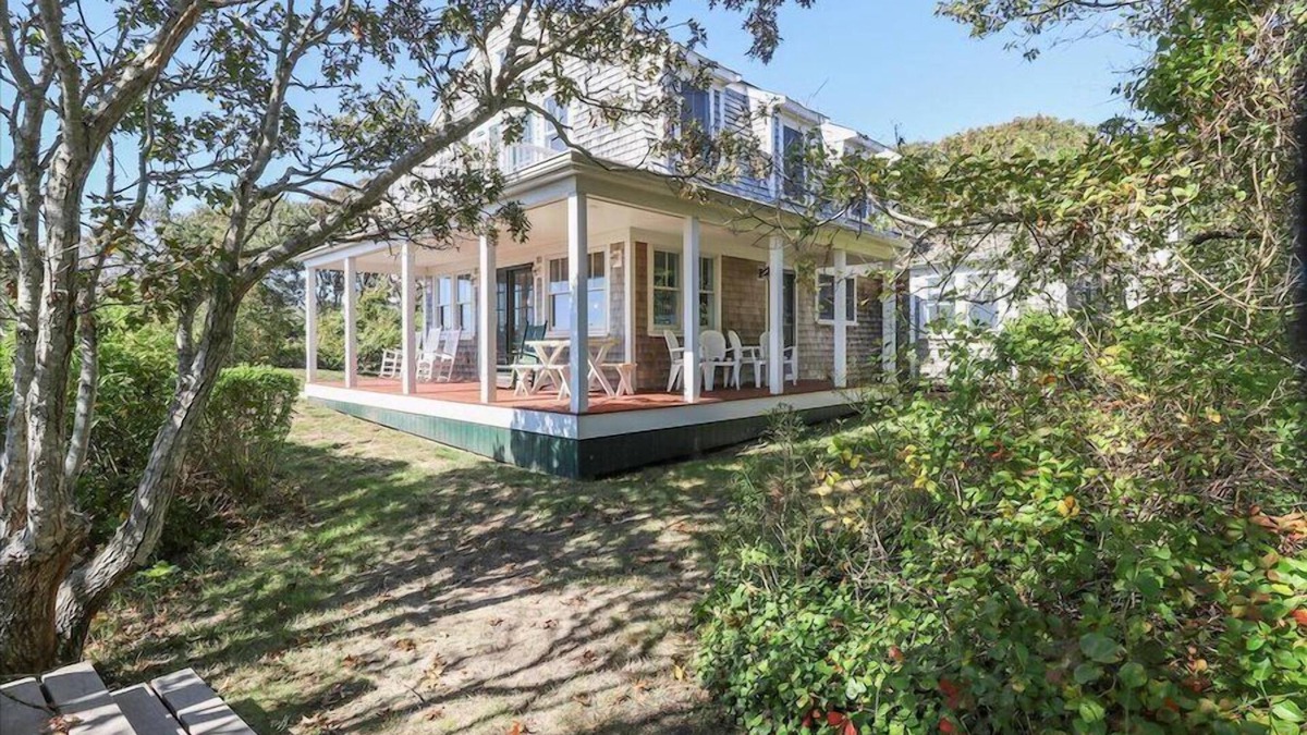 Hyannis House | Beachfront Days, Hyannis Nights! RPAM023