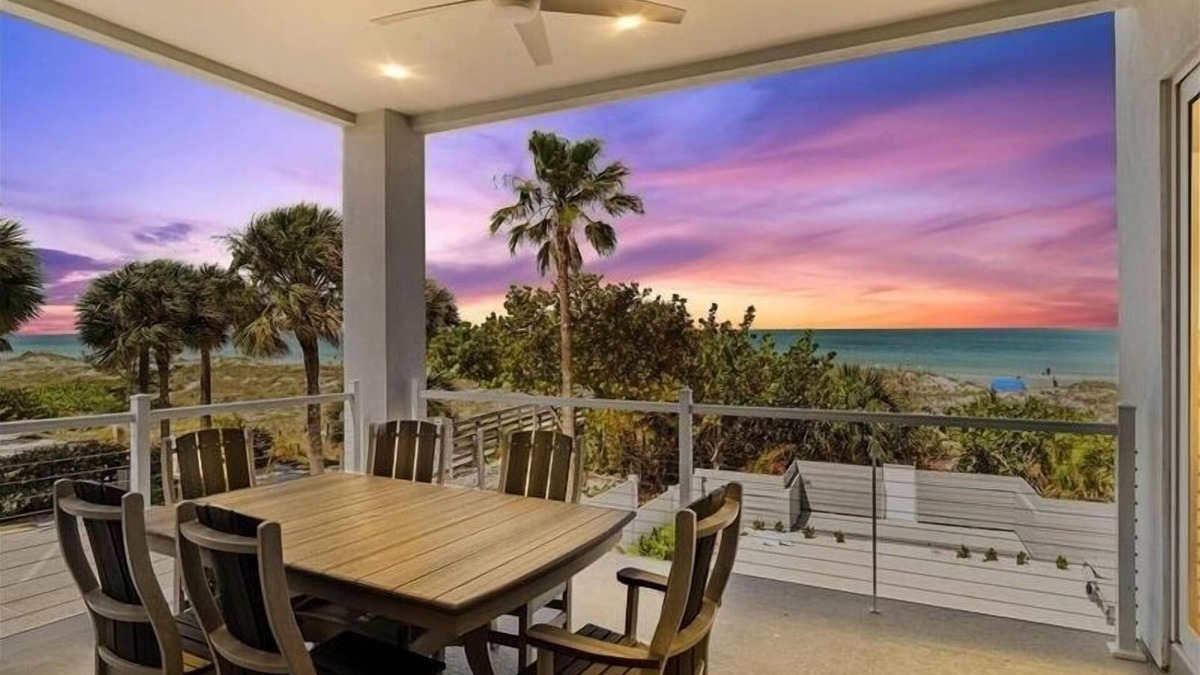 Independence Square House | Beachfront Escape in Indian Rocks Beach