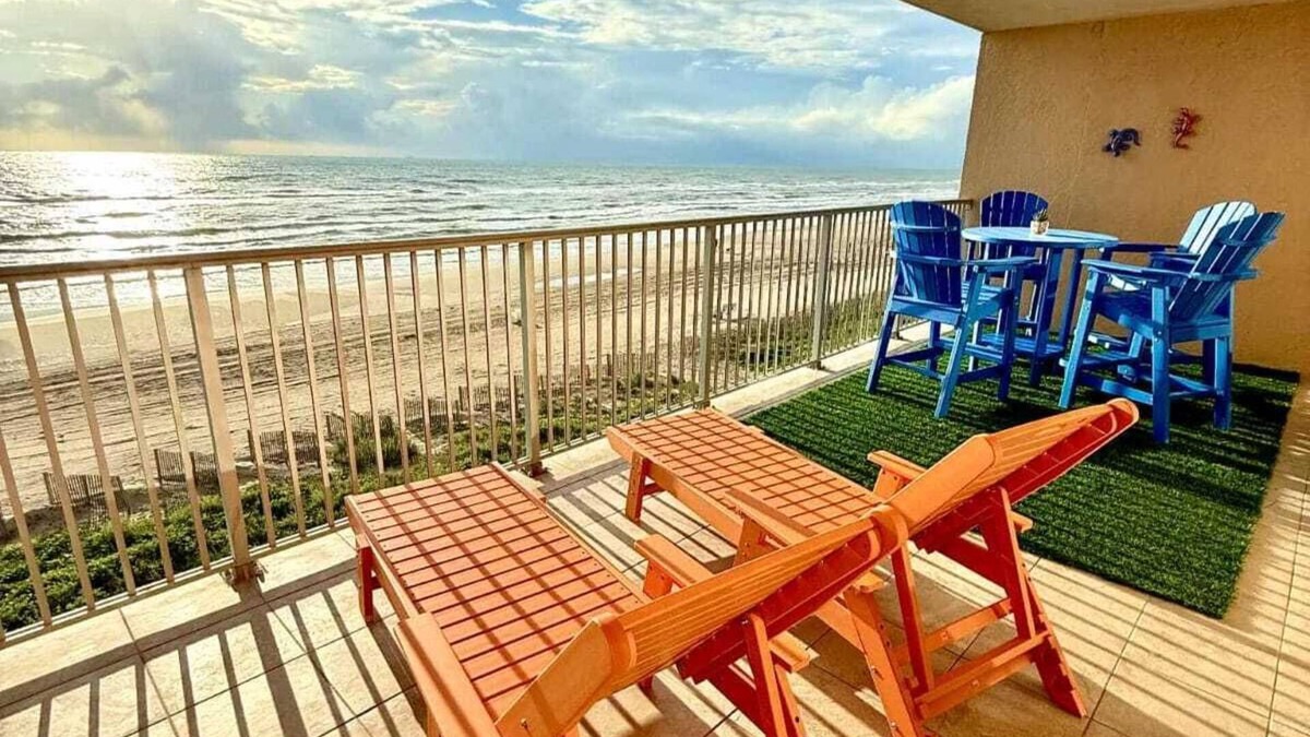 South Padre Island Apartment | Beachfront Expansive Balcony! Seaside Escape DOGS