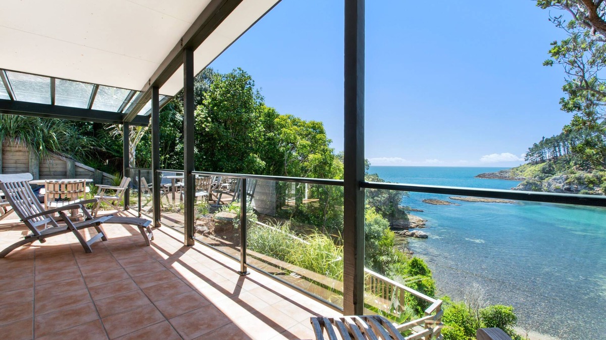 Waiheke Island House | Beachfront Enclosure Bay