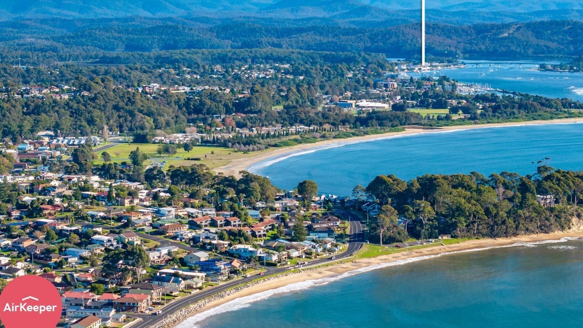 Batehaven House | Beachfront Escape Relaxing Getaway in Batehaven