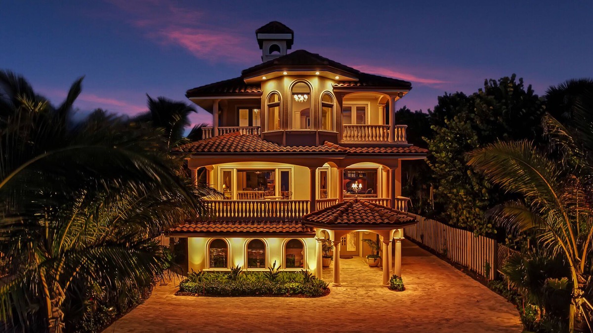 Nokomis House | Beachfront estate near Sarasota with spectacular gulf views