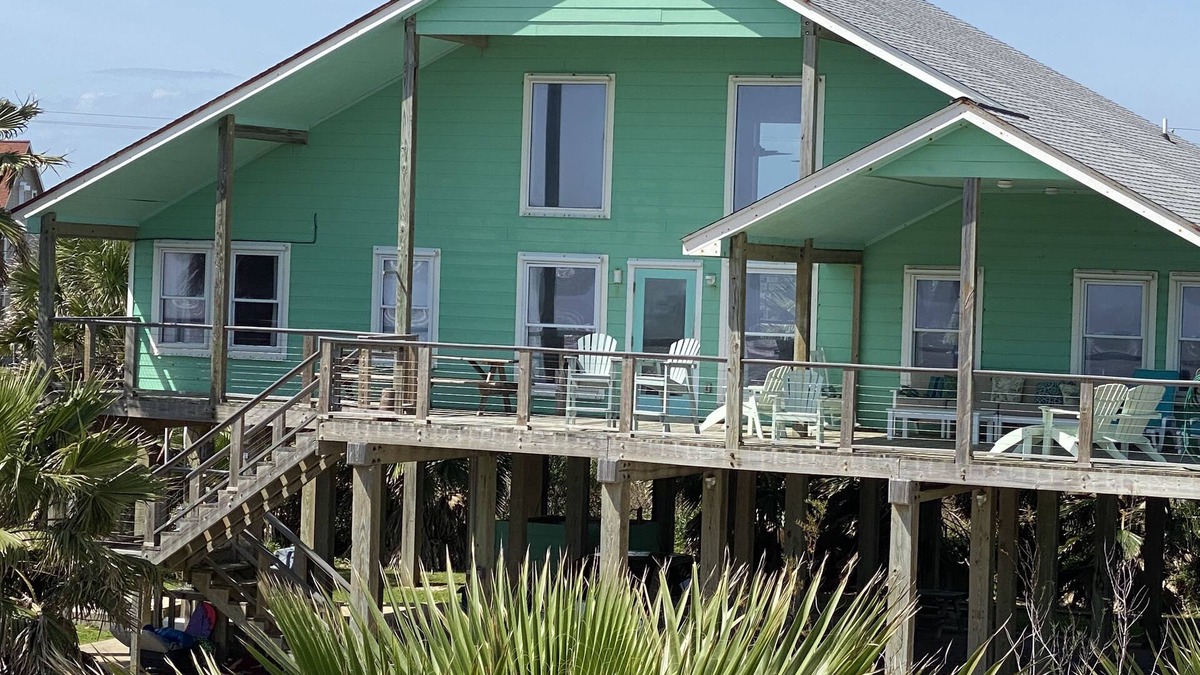Freeport House | BEACHFRONT FAMILY HOME. PRIVATE DUNEWALK.nLONG-TERM WINTER RENTALS - DISCOUNTS.