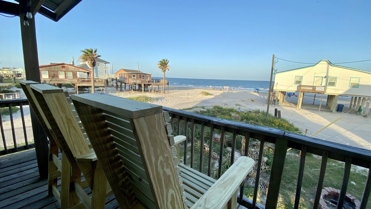Surfside Beach House | Beachfront fun! - Amazing location with beach views, mid week discounts !
