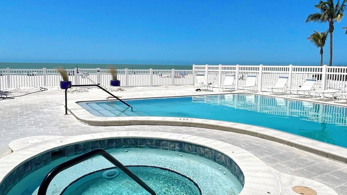 Sunset Reef Condo | Beachfront Getaway Stunning Condo w/Ocean Views