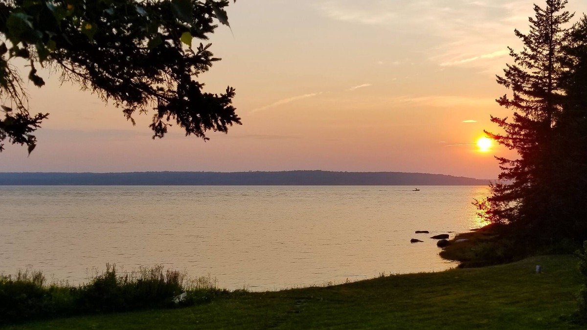 Trenton House | Beachfront Getaway: Acadia & Bar Harbor, A/C, Fire Pit, Gazebo-New for 2025.