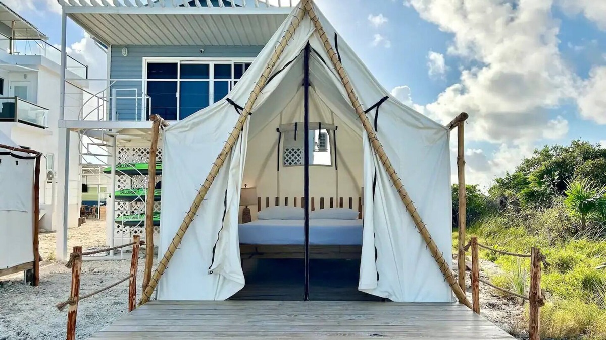 San Pedro Cabin | Beachfront Glamping #1 w/Breakfast