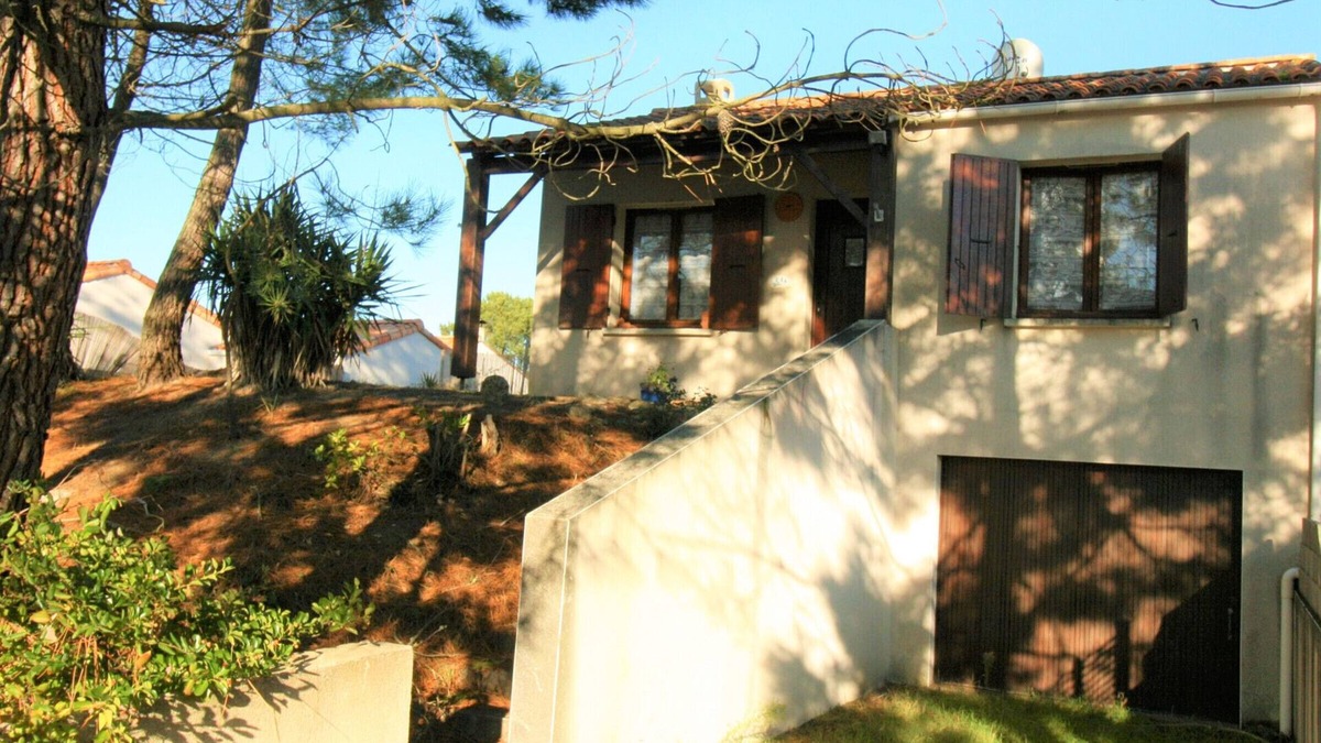 La Tranche-sur-Mer House | Beachfront House with Garden, Close to Shops and Pet-Friendly