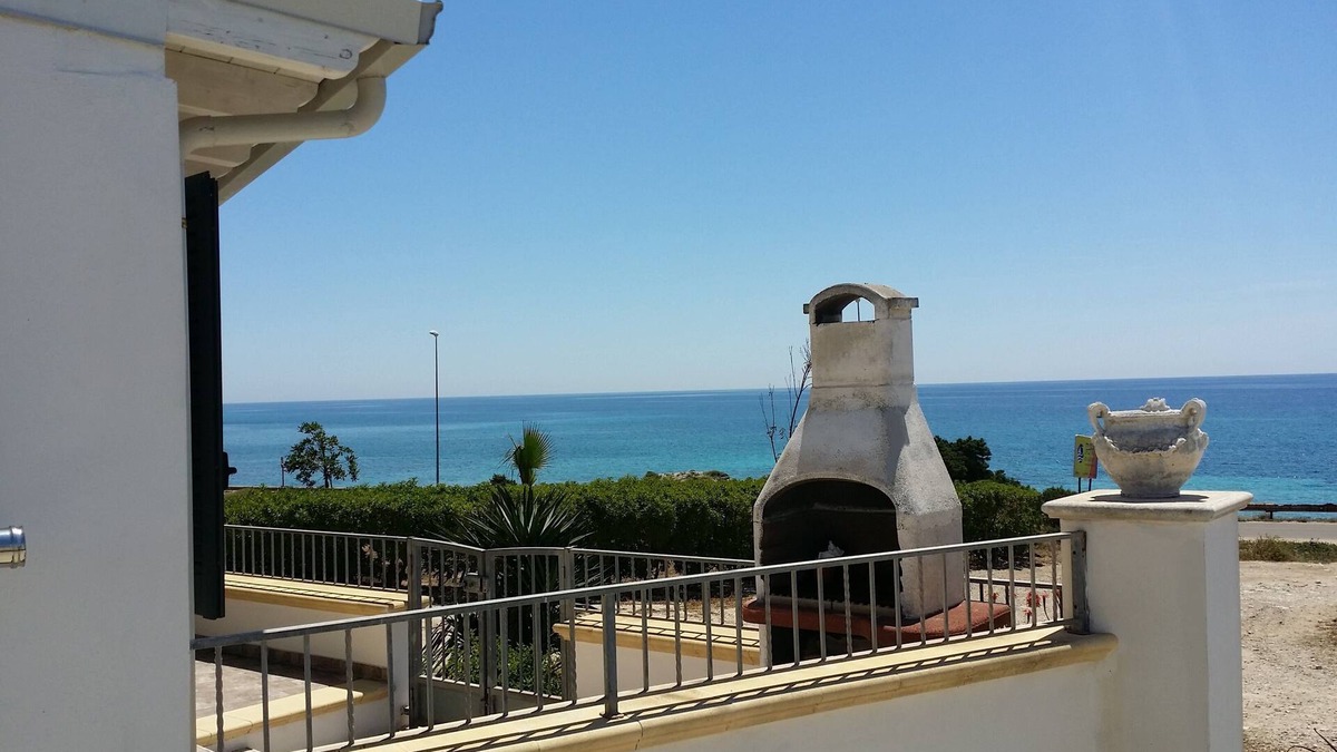 Torre San Giovanni House | Beachfront holiday home 30 meters from the water