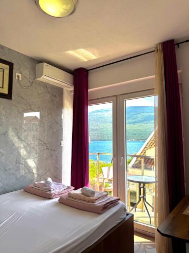 Denovici Apartment | Beachfront Haven