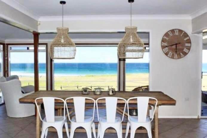 Warilla Apartment | Beachfront Holiday Home with Late checkout