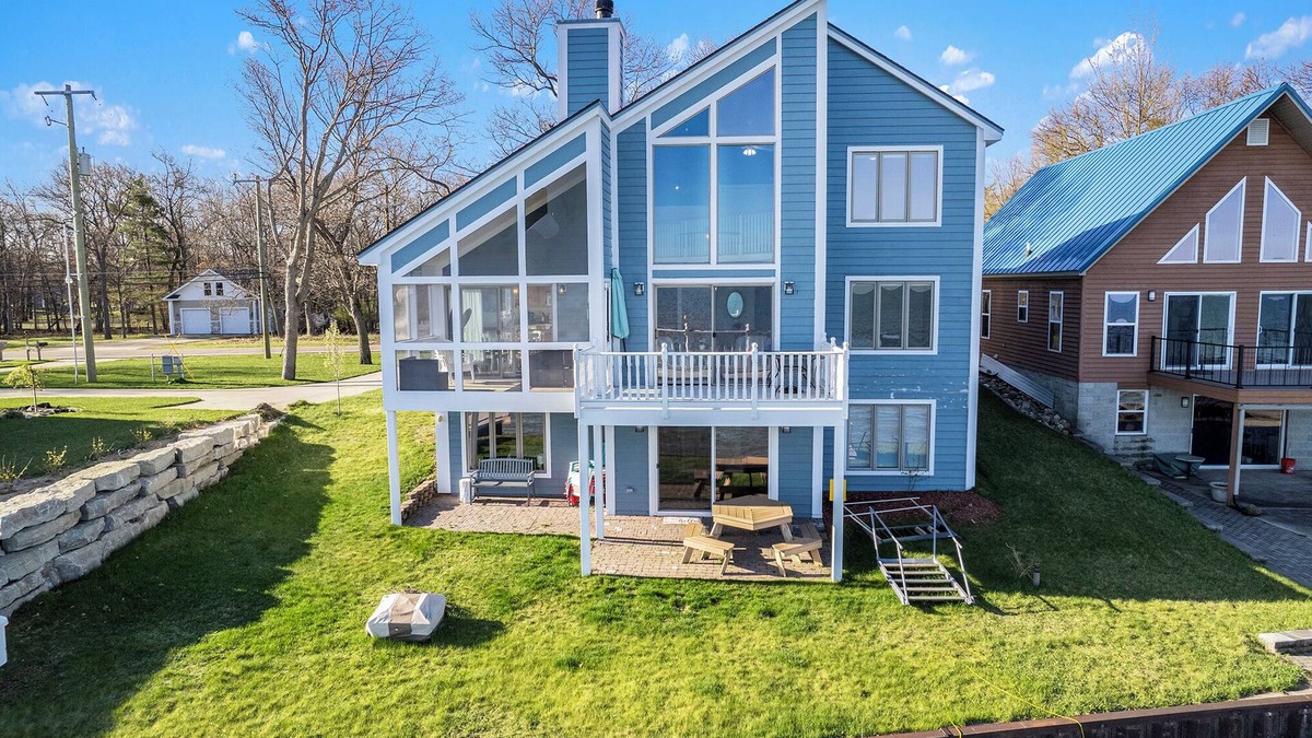Pigeon House | Beachfront home minutes from downtown Caseville - panoramic views of Lake Huron!