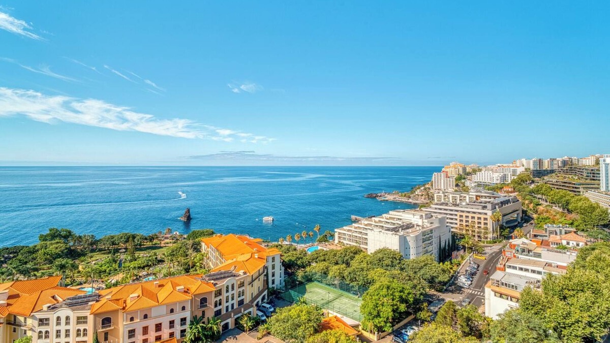 Sao Martinho Hotel | Beachfront Hotel with Private Balcony, Sea View, Outdoor Pool and Spa!