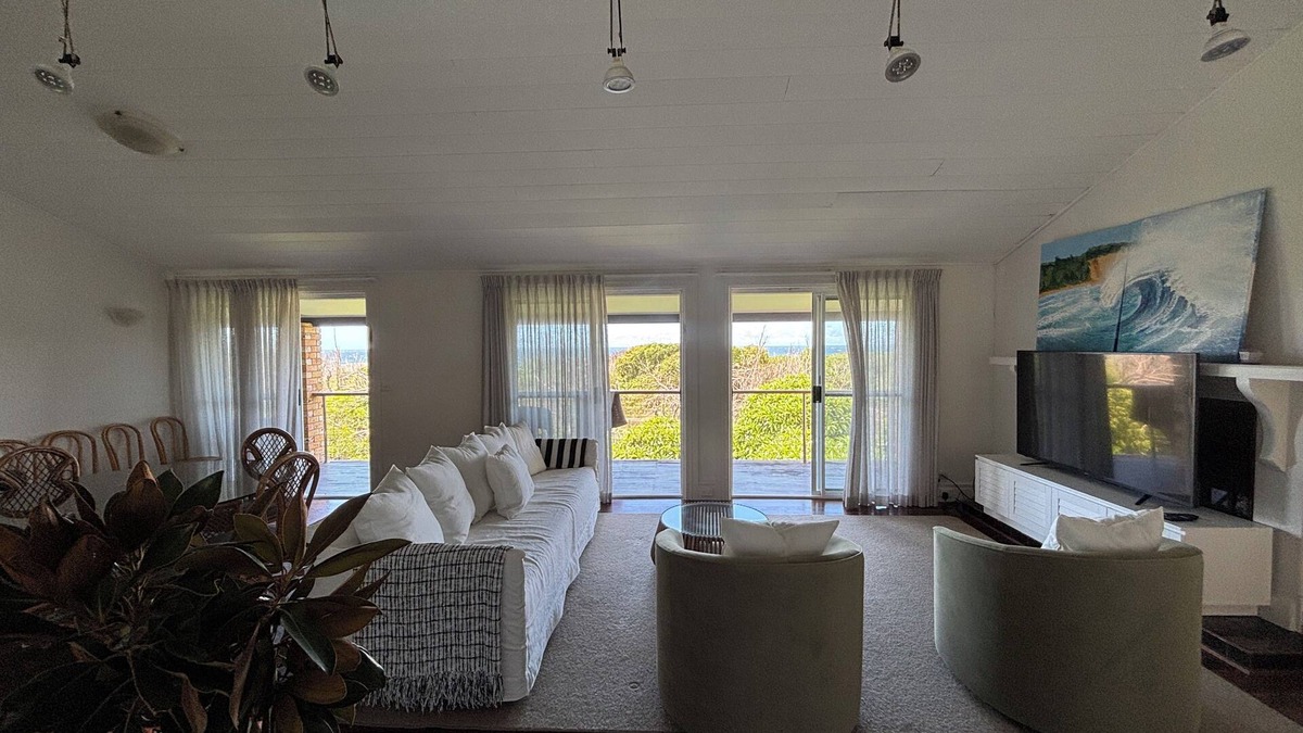 Forster House | Beachfront house on beautiful One Mile Beach