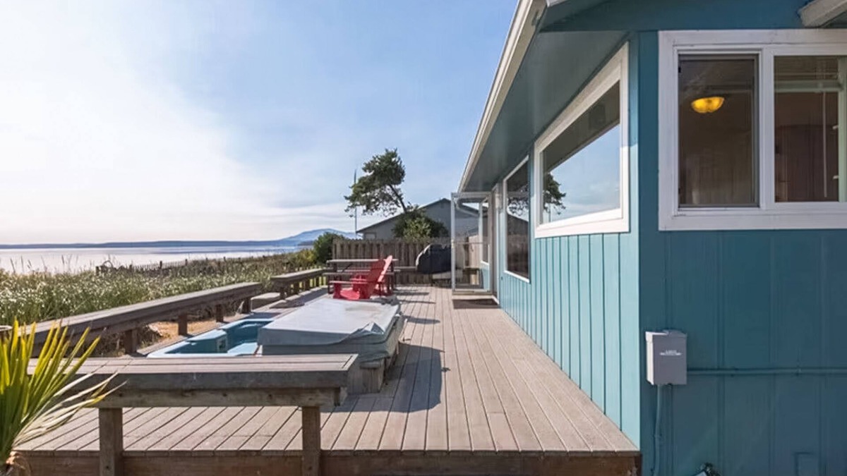 Sequim House | Beachfront house overlooking Dungeness Bay with hot tub