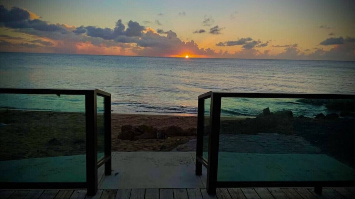 Stella Apartment | Beachfront King Suite