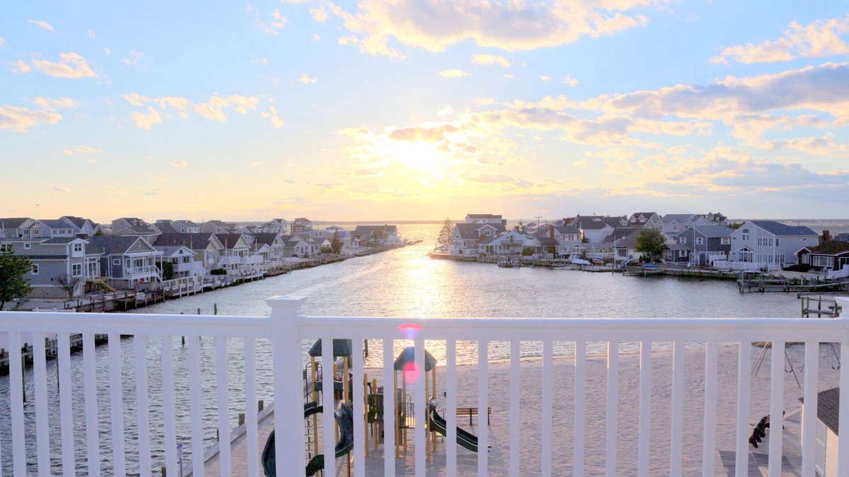 Dover Beaches North House | Beachfront! Lavallette, Monterey Beach sleeps12 dock! Open May 27 to June 29