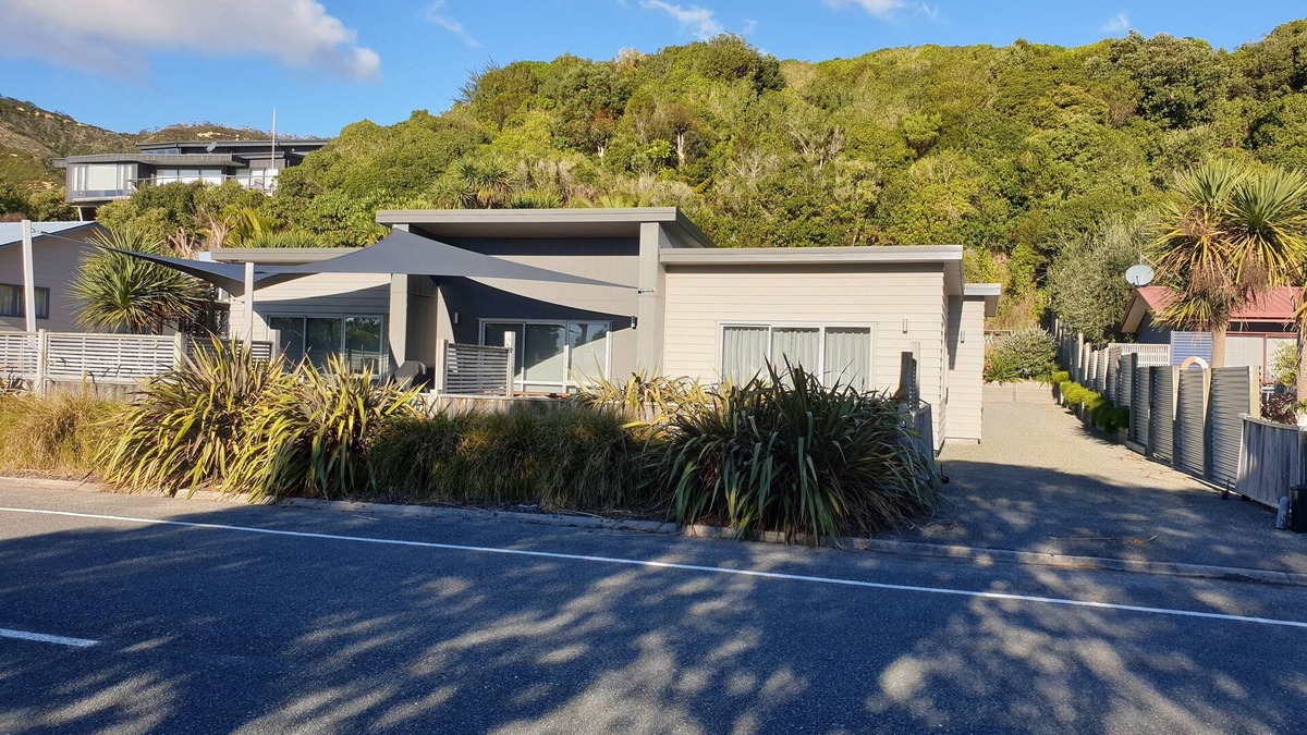 Tata Beach House | Beachfront Ligar Bay