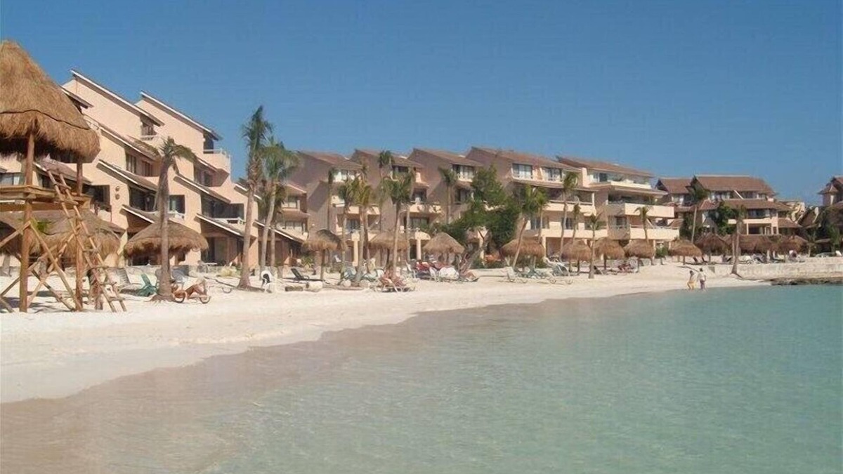 Puerto Aventuras Condo | Beachfront Location with 2 Pools; Private Terrace