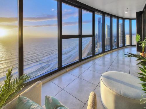 Burleigh Heads Apartment | Beachfront Luxe Escape at Surfers Paradise Parking