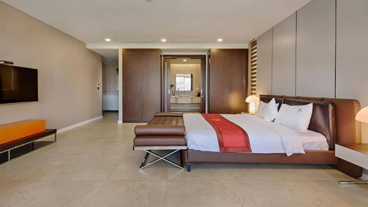 Ngu Hanh Son House | Beachfront Luxury 08-BDR Villa within Ocean Villas