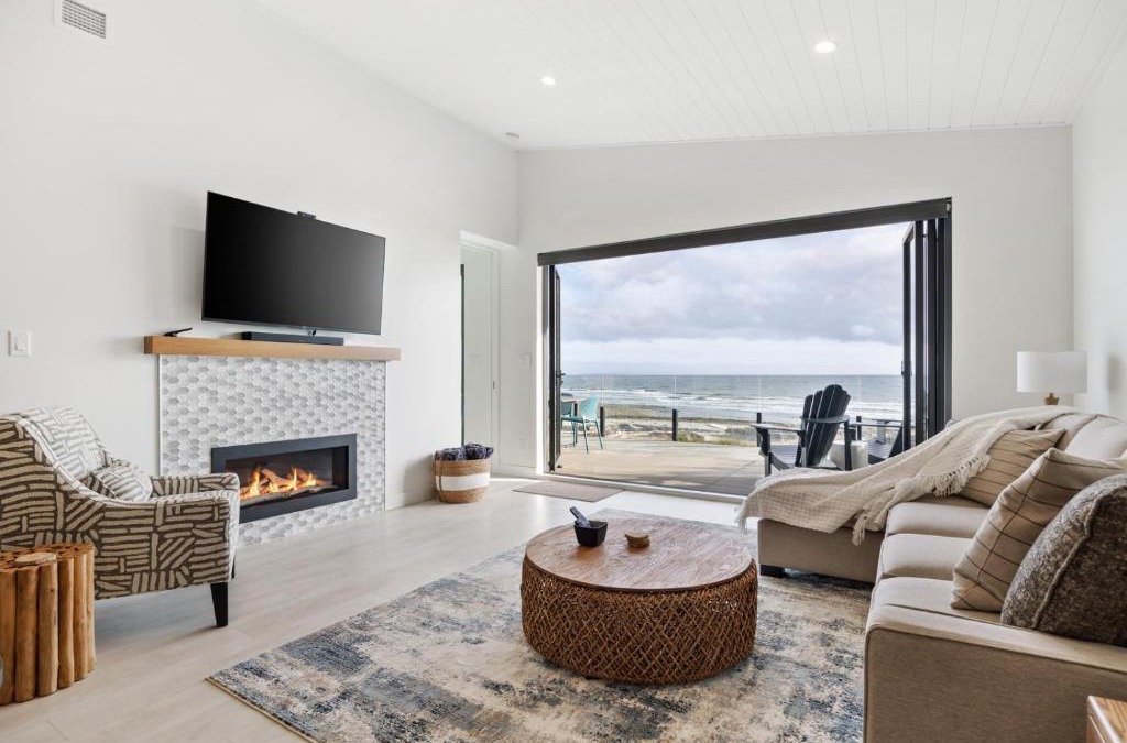 Black Creek Apartment | Beachfront Luxury Suite #15 at THE BEACH HOUSE
