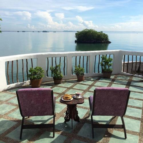 Buenavista Villa | Beachfront Mediterranean Villa with Pool