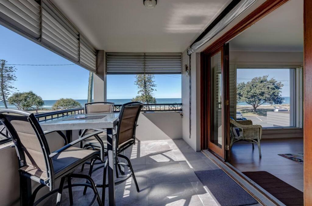 Miami Apartment | Beachfront MIAMI 2 Bdr Easy Living VIEWS VIEWS!