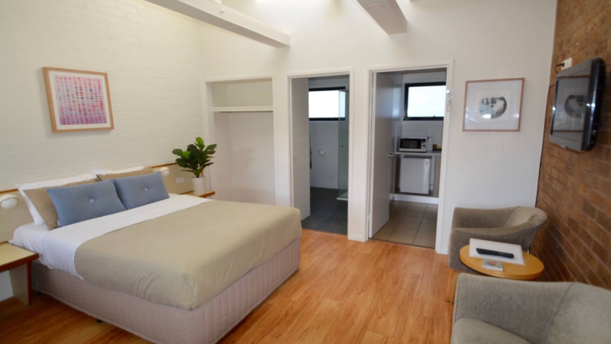 Apollo Bay Hotel | Beachfront Motel