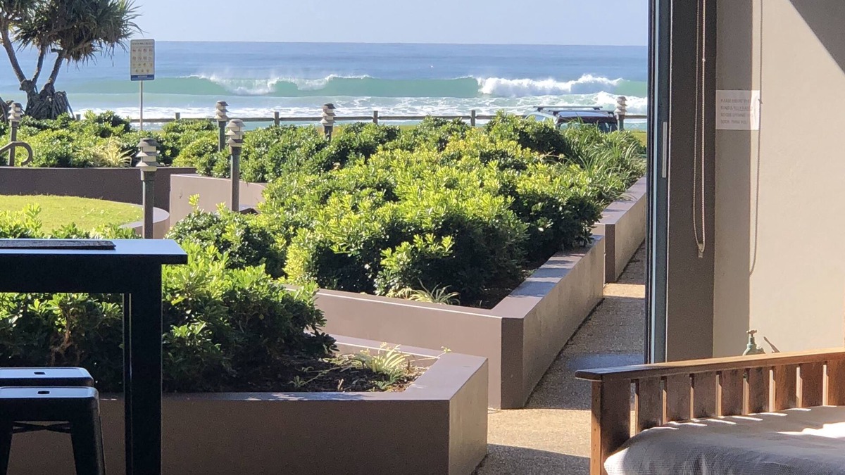 North Creek Apartment | Beachfront-ocean views-central location