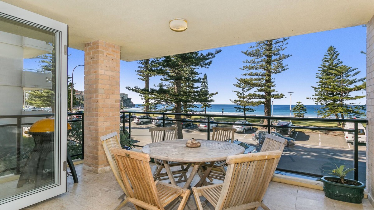 Manly Apartment | Beachfront on Golden Mile