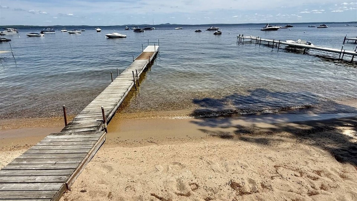 Sebago Villa | BEACHFRONT ON LONG BEACH,SEBAGO LAKE