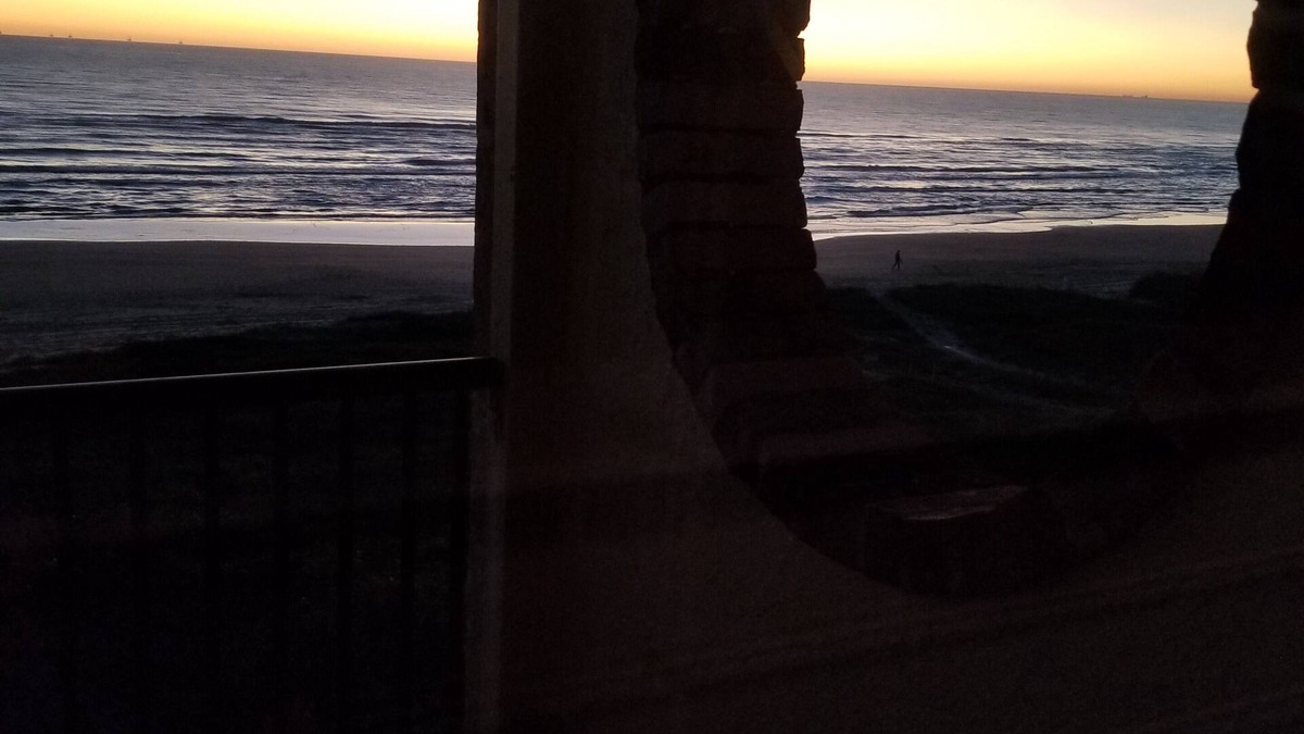 South Padre Island Condo | BEACHFRONT PENTHOUSE CONDO w/Vaulted Ceilings SUNTIDE II 506. Amazing GULF VIEW
