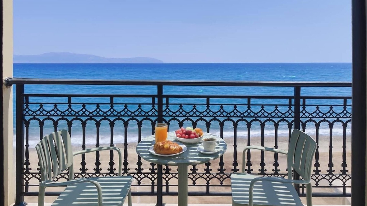 Agia Pelagia Apartment | Beachfront Panorama Apartment in Kythira